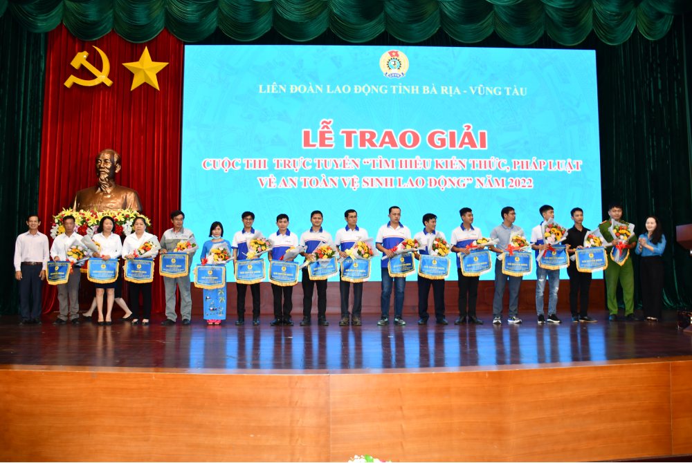 Công đoàn Tôn Pomina vinh dự nhận nhận khen thưởng an toàn vệ sinh lao động năm 2022