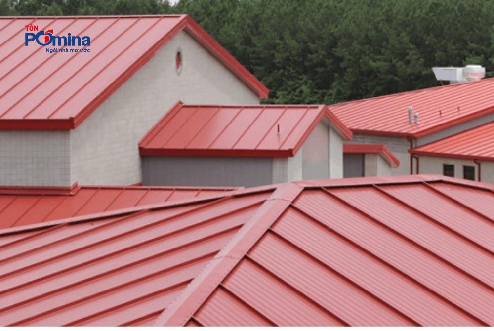Vì sao các tấm tôn lợp mái nhà được thiết kế dạng lượn sóng?