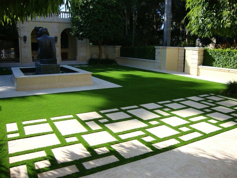 trang trí sân vườn bằng cỏ nhân tạo - ô gạch