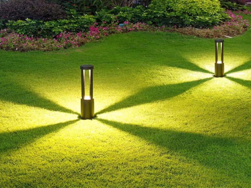 Sử dụng đèn trang trí cho tiểu cảnh sân vườn trước nhà