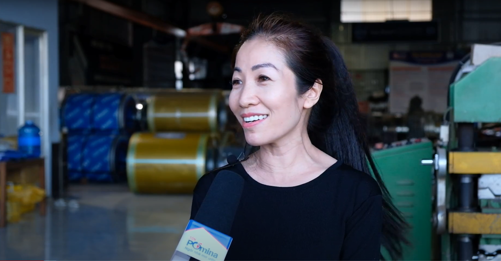 Chị Hoàng Bảo Trâm - Đại diện Công ty TNHH MTV Lộc Mỹ Khánh chia sẻ cảm nhận về Tôn Pomina