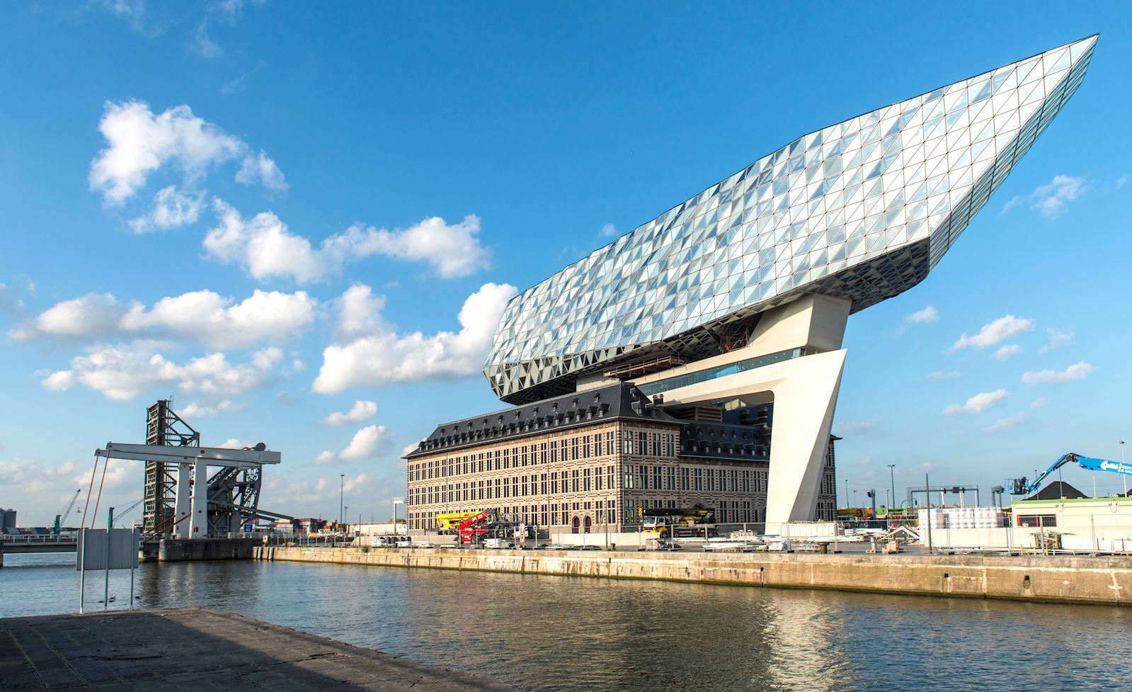 Một góc cảng Antwerp tại Bỉ