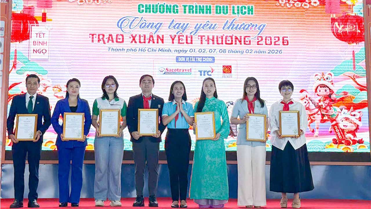 trao xuân yêu thương