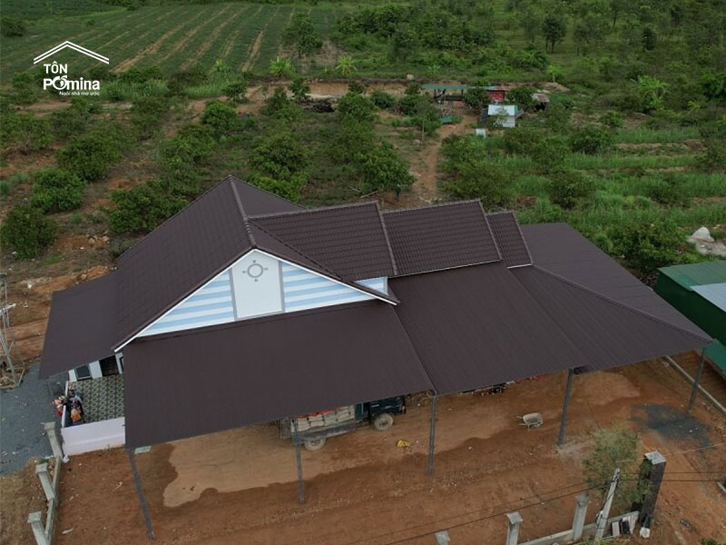 tôn giả ngói màu nâu đất