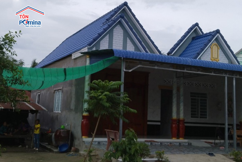 tôn giả ngói màu xanh dương